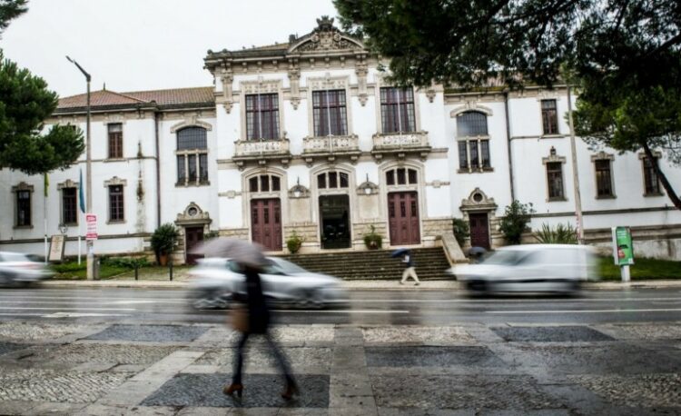 Câmara de Leiria quer arrendar casas para depois subarrendar a custos controlados