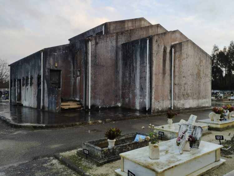Denunciada “falta de zelo” no Cemitério de Casal Galego