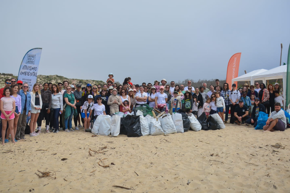 Voluntários recolhem 347 quilos de lixo da Praia Velha, em São Pedro de Moel