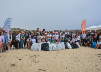Voluntários recolhem 347 quilos de lixo da Praia Velha, em São Pedro de Moel