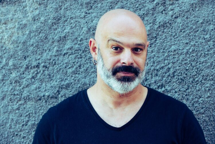 Há um novo single da Ode Filípica e é uma crítica ao consumismo do Natal