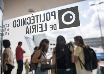 Estudantes defendem revisão da oferta formativa das novas universidades de Leiria e Porto