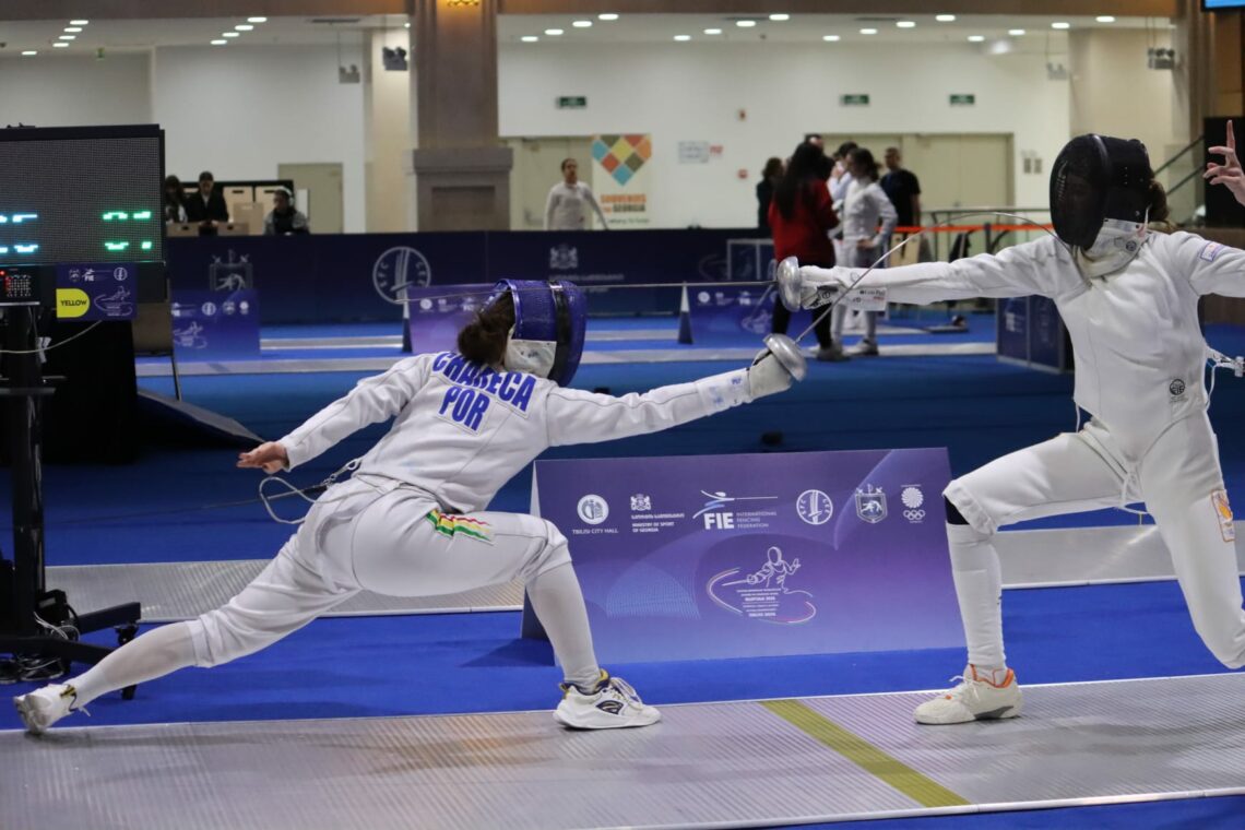 Touché, Carlota Chareca. Título nacional e estreia no Mundial de Esgrima