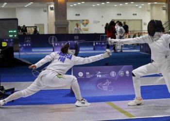 Touché, Carlota Chareca. Título nacional e estreia no Mundial de Esgrima