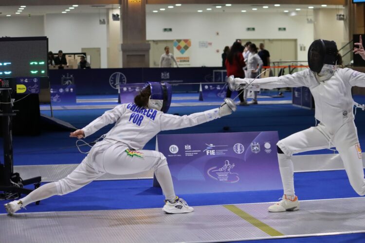 Touché, Carlota Chareca. Título nacional e estreia no Mundial de Esgrima