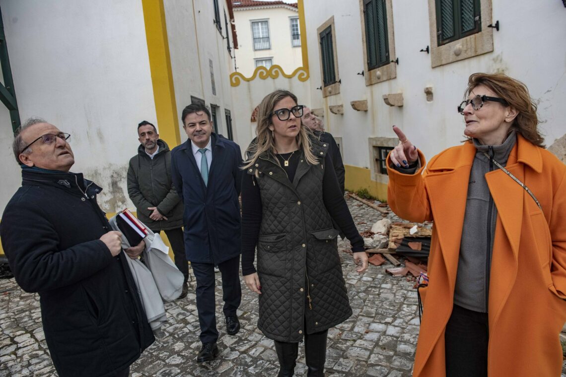 Apoios. Ministra da Cultura regressa ao primeiro emprego, entre alguidares e lonas, com cheque de 20 milhões
