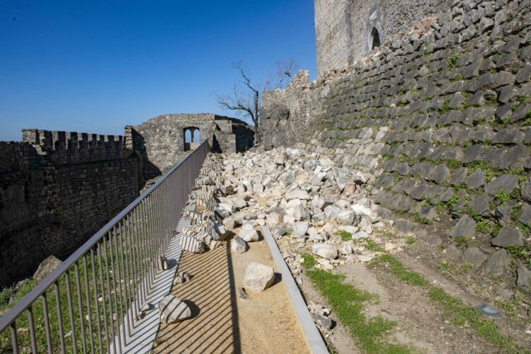 Castelo é “uma ferida a céu aberto”, Mimo recebeu “um presente envenenado”