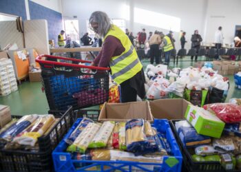 Centros de distribuição entregam esperança a quem ficou sem nada