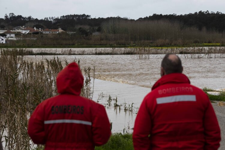 Protecção Civil alerta população para ventos fortes durante a madrugada