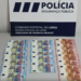 Imobiliza suspeito de furto e entrega-o à PSP
