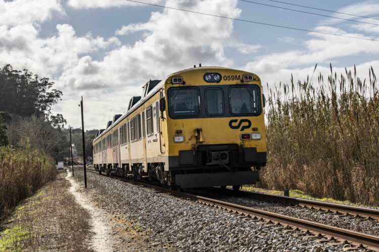 Linha do Oeste teve 79 comboios suprimidos em Dezembro
