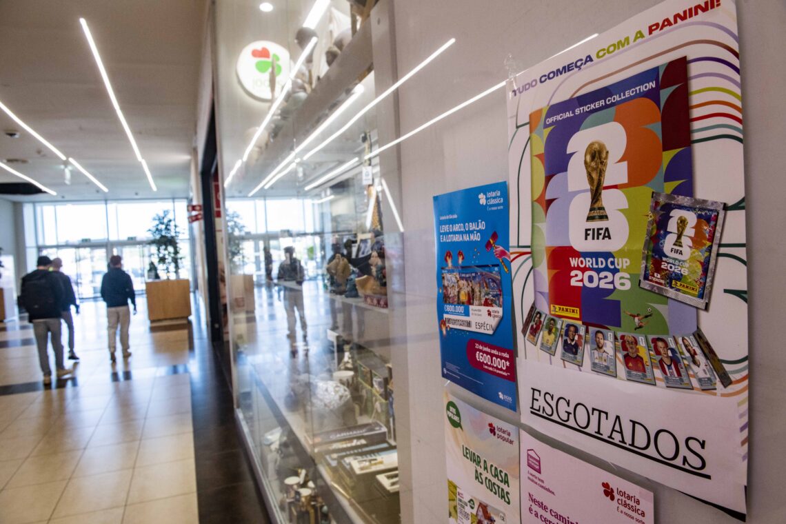 Paixão renasce e esgota stock de cromos. “Nunca vi nada assim na vida”