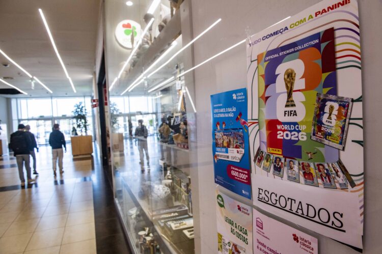 Paixão renasce e esgota stock de cromos. “Nunca vi nada assim na vida”