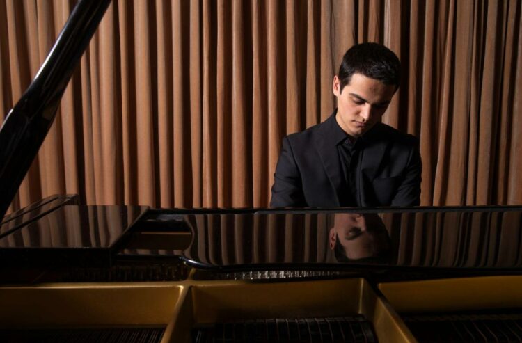 Dinis Brito: o piano como bússola para seguir entre o jazz e a música erudita