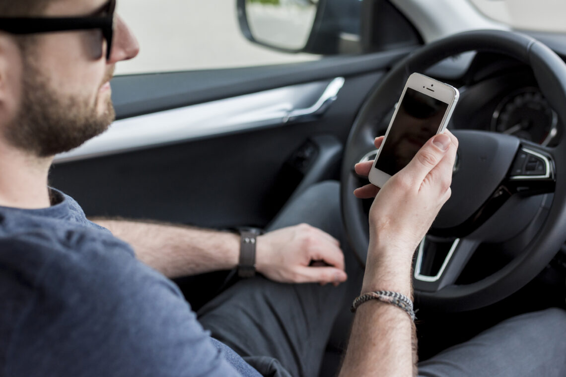 Mais de 2.400 infracções por uso do telemóvel ao volante em dois anos