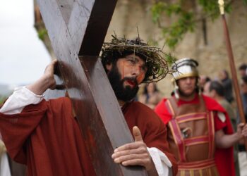 Via sacra. Nos últimos 25 anos, Anacleto foi de Judas a Cristo na recriação que une multidões