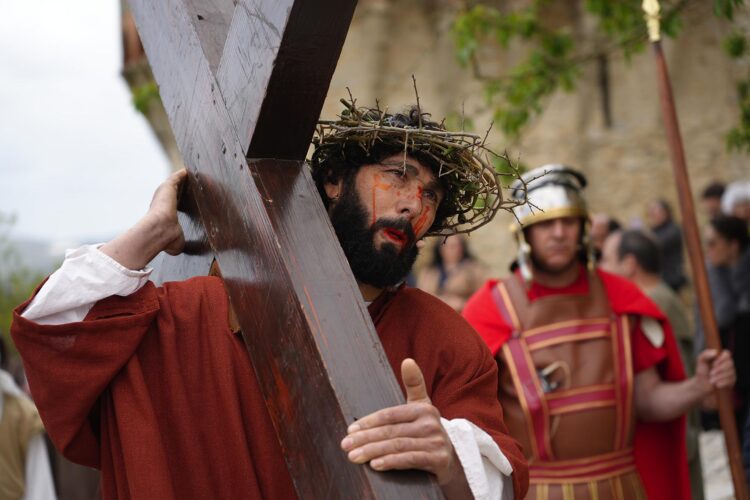 Via sacra. Nos últimos 25 anos, Anacleto foi de Judas a Cristo na recriação que une multidões