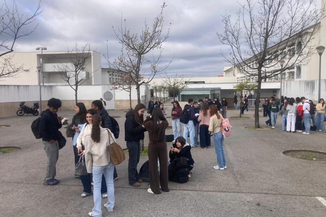 Escola Rodrigues Lobo, em Leiria, sem aulas devido a incêndio no bar