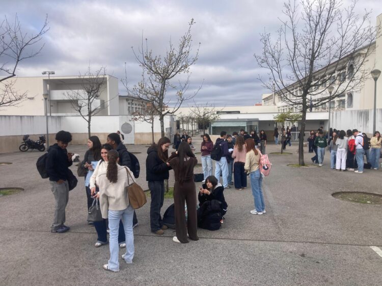 Escola Rodrigues Lobo, em Leiria, sem aulas devido a incêndio no bar