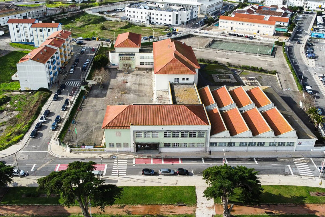 Peniche avança com obras urgentes na Escola Secundária de Peniche com financiamento do ministério