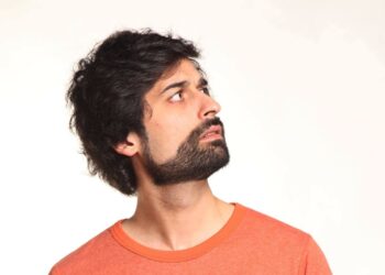 Agenda: António Raminhos, cinema ao ar livre, Paus e Ana Lua Caiano