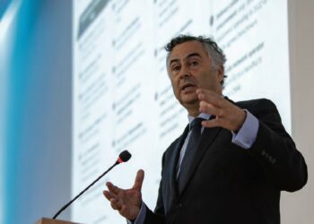 “Do laboratório à fábrica”, ministro desafia região a competir por bolo de 475 mil milhões