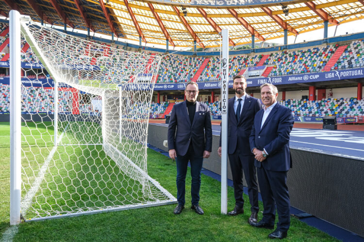 Baliza sul do estádio de Leiria recebe o nome de Rui Patrício
