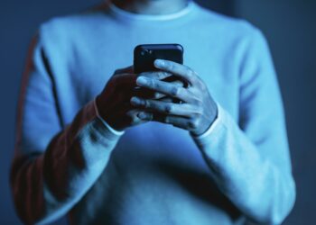 Mulher Século XXI lança campanha de sensibilização sobre violência digital contra mulheres e raparigas