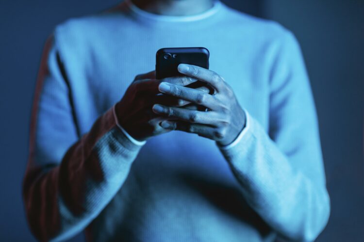 Mulher Século XXI lança campanha de sensibilização sobre violência digital contra mulheres e raparigas
