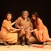 Teatro da Rainha. Mãe e filhas matam o pai e marido na estreia de um texto de Angus Cerini em Portugal