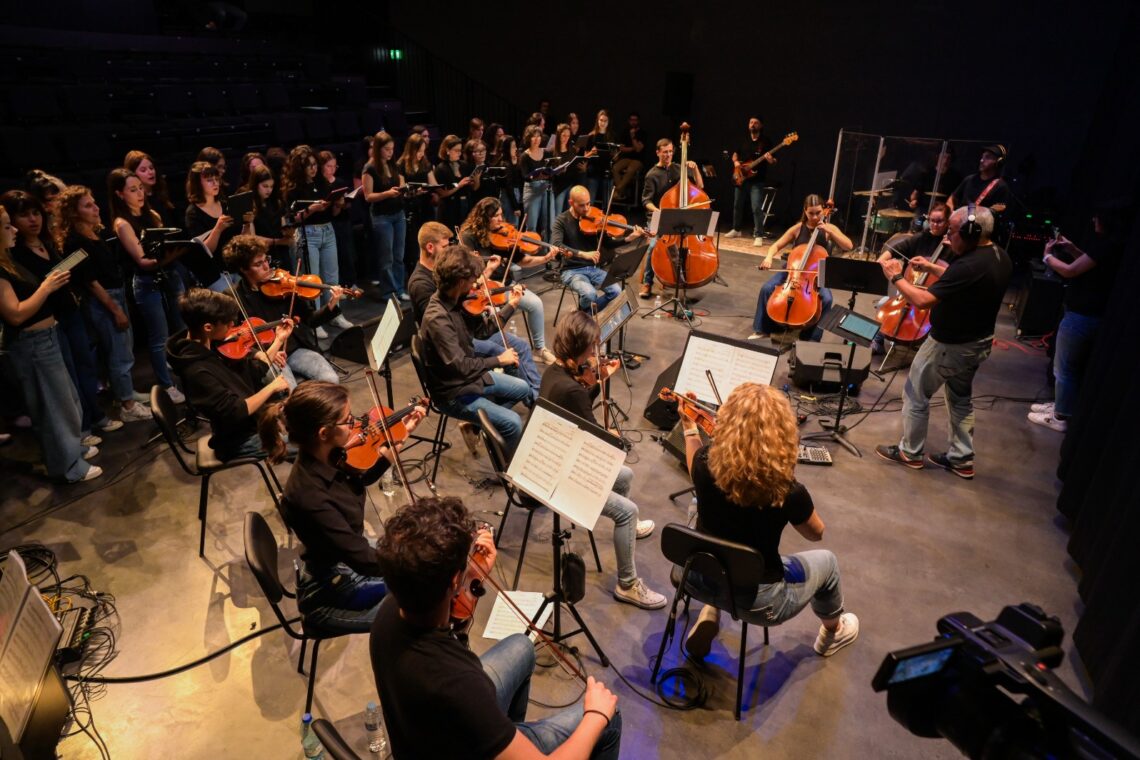 RockLiz Orchestra junta 50 músicos para tocar Muse e Coldplay