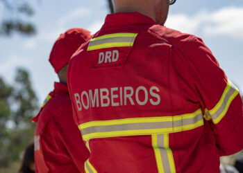 Colisão entre dois parapentes causa ferido grave no concelho de Alcobaça