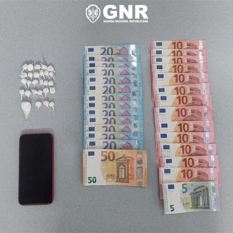 Homem detido na posse de várias doses de cocaína em Óbidos