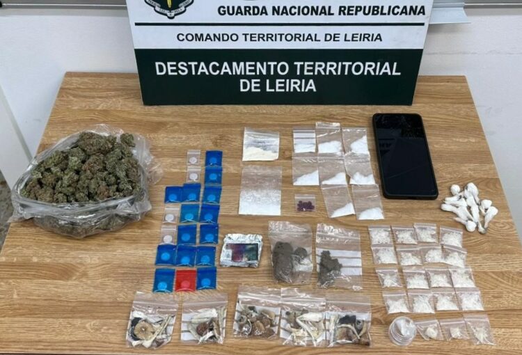 Na posse de sete tipos de droga, homem foi detido por tráfico de estupefacientes no Barracão