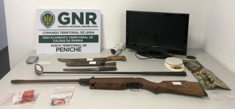 Homem reincide e é constituído arguido por ameaça com recurso a arma de fogo