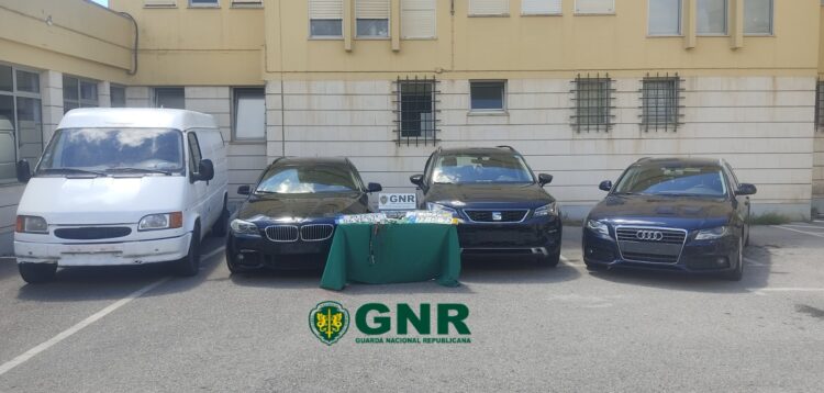 Prisão preventiva para jovem que assaltava automóveis em stands e oficinas