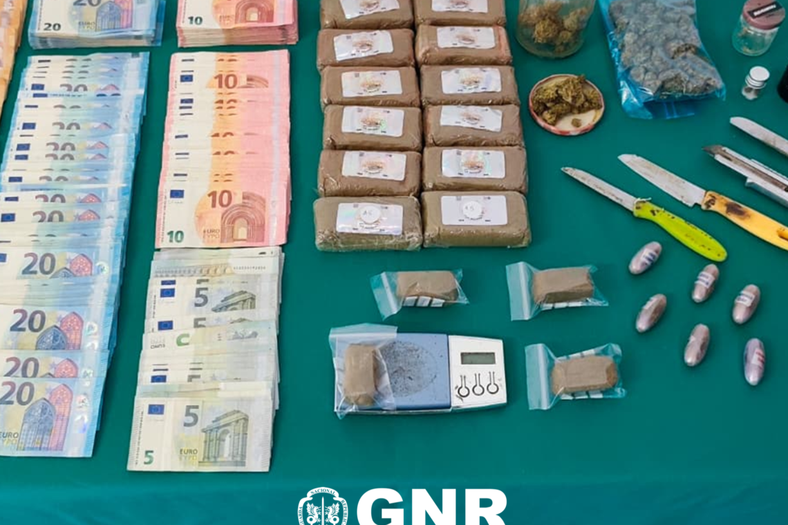 Homem detido pela GNR com mais de 2.700 doses de canábis e 8.800 euros