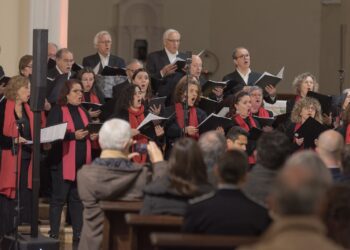 Coro do Orfeão de Leiria funde vozes dos 19 aos 71 anos e celebra oito décadas a cantar