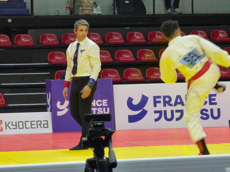 Fábio Carril faz história na arbitragem de ju-jitsu