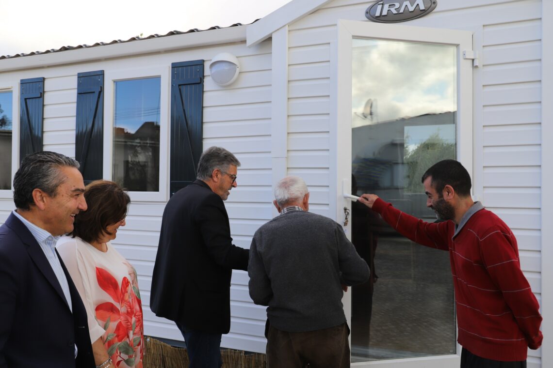 Município da Marinha Grande entrega mais uma casa modular em Vieira de Leiria