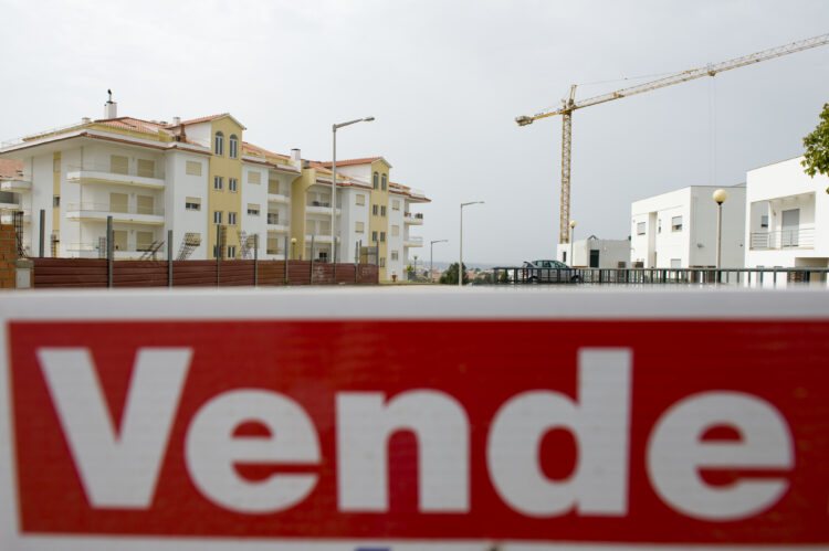 Quem espera, lucra. Cedência de posição no imobiliário gera mais-valias