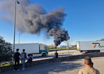 Incêndio em empresa de placas de revestimento em Pombal circunscrito a armazém