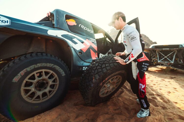 João Ferreira satisfeito por recuperar lugares na classificação do Dakar