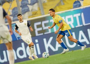 Melhor assistente, titularíssimo e chegou aos 100 jogos. João Carvalho quer mais