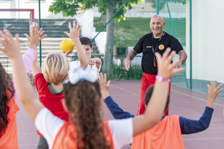 José Bento, o homem que semeia a paixão pelo andebol nas crianças de Leiria
