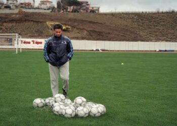 Quando Mourinho era “one of the bottle”. Treinador chegou a Leiria há 25 anos