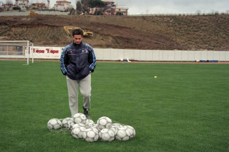 Quando Mourinho era “one of the bottle”. Treinador chegou a Leiria há 25 anos