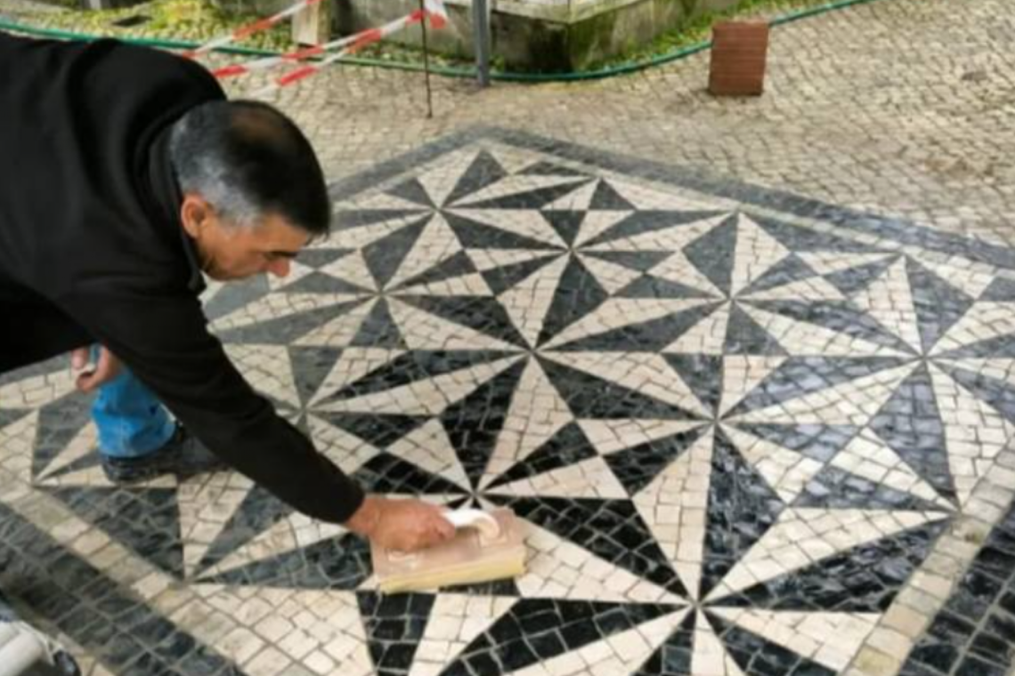 Parlamento institui Dia Nacional do Calceteiro,  efeméride que Manuel Reis ajudou a esculpir
