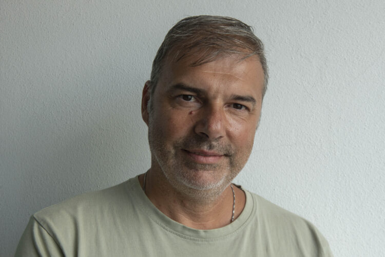 Emigrante de Leiria nos EUA cria fundação para distribuir detectores de fogo em Portugal