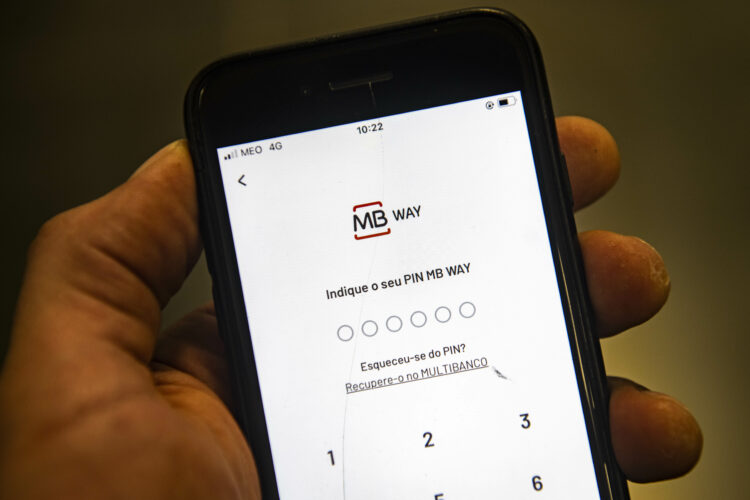 Suspeito de burla de MBWay detido pela PSP de Leiria